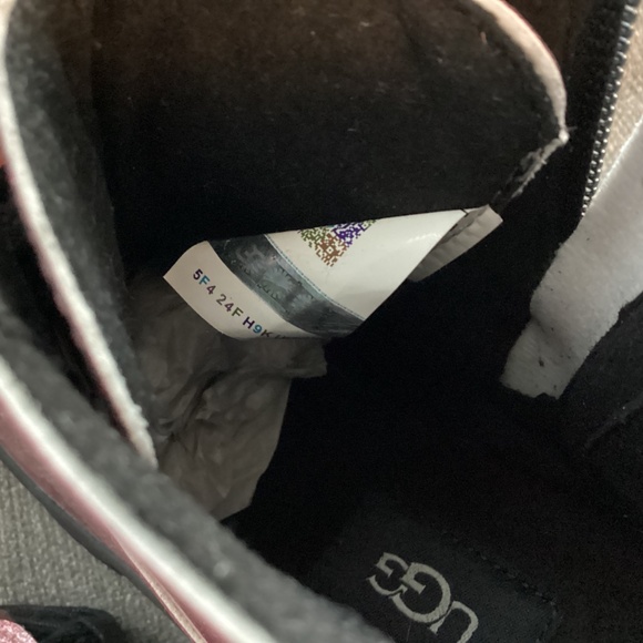 UGG® Kids' Ashton Glitter Boot (Big Kid), size 5 - Picture 9 of 12